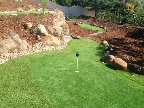 8th Green. The tee is up and to the left. The rocks on the right can be used to stop your ball.